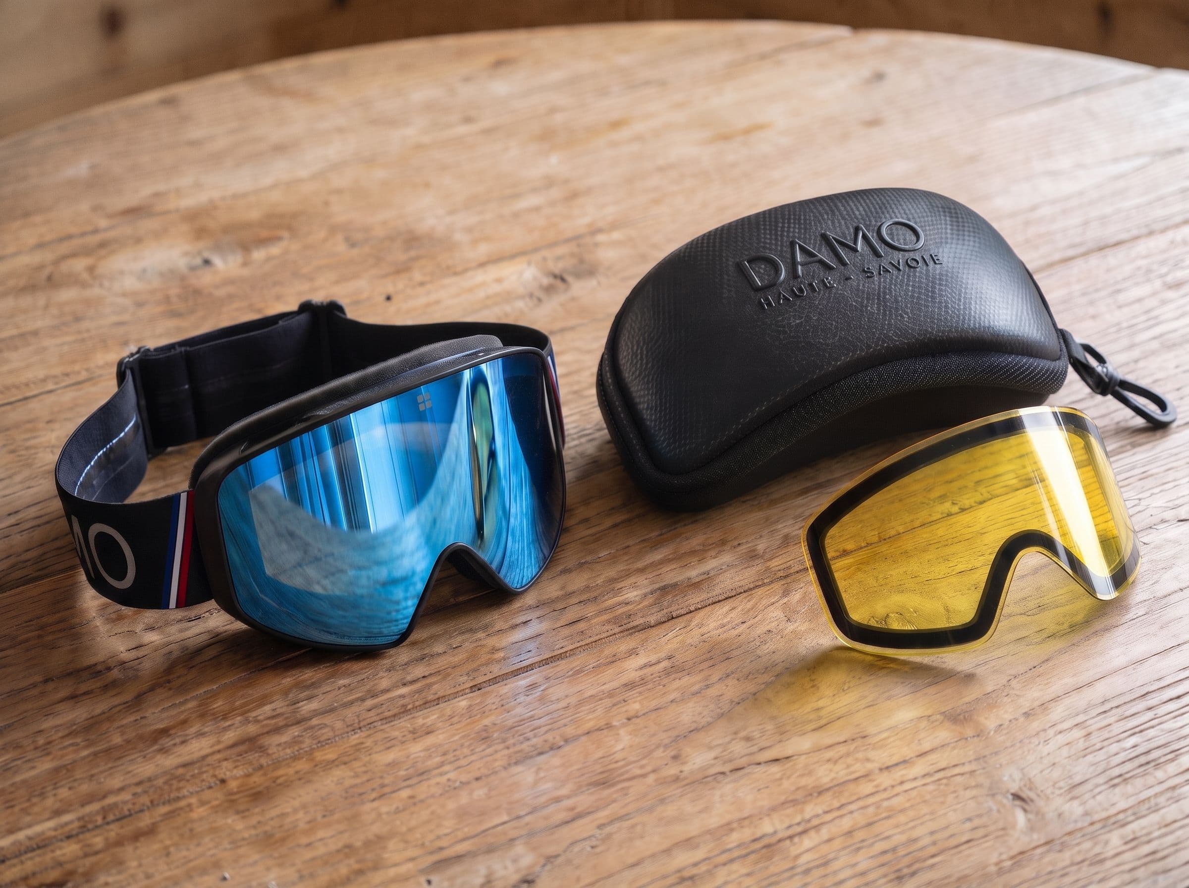 Contenu du pack Damo — masque, étui et écran supplémentaire, version bleu